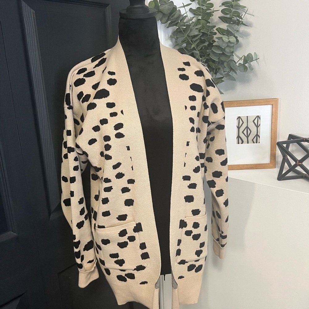 Mi Ami by Francesca’s Leopard Print Cardigan – Size XS